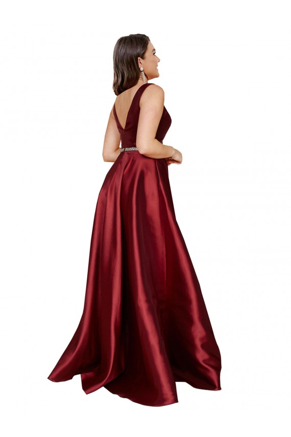 Mejores Borgoña línea A Cuello en V Satén Largo Formales Vestidos de dama de honor / Vestidos de fiesta