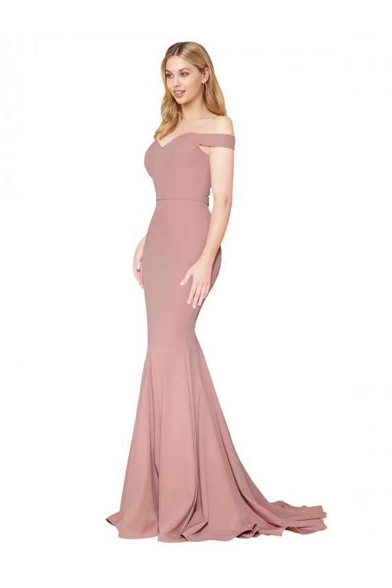 Mejores Rosa empolvado Sirena Hombros Descubiertos Barrer tren Crepé Elástico Largo Formales Vestidos de dama de honor / Vestidos de fiesta