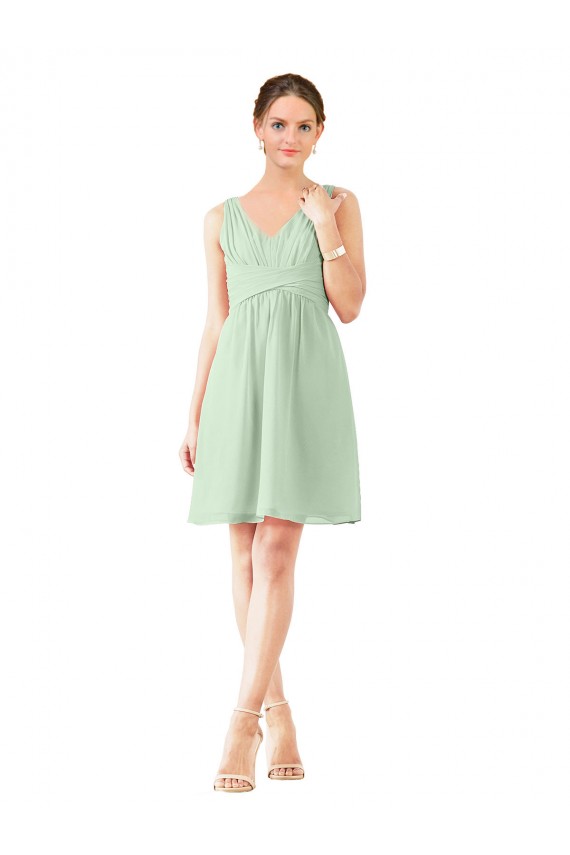 Mejores Verde Salvia línea A Cuello en V Gasa Corto Vestidos de dama de honor / Vestidos de cóctel